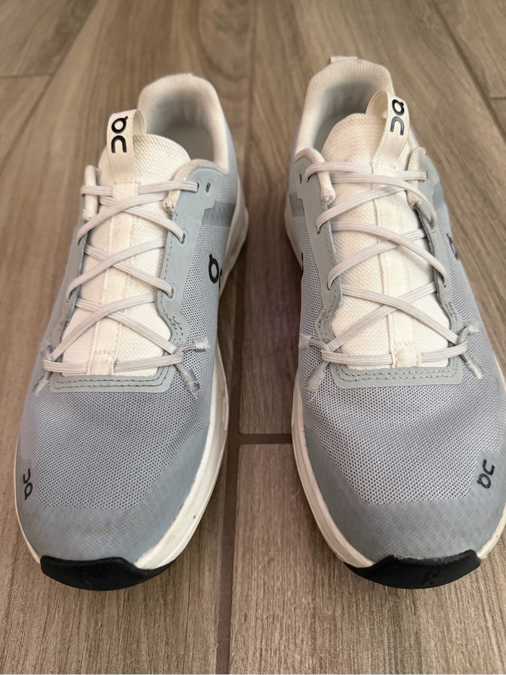 On Cloud Kids Running Shoes in Light Gray and White